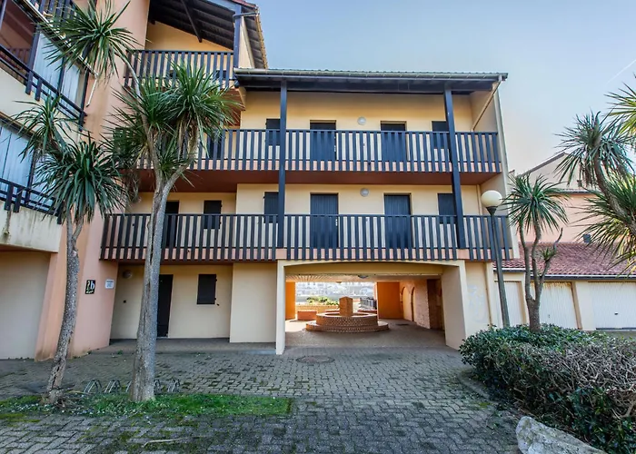 Apartman Les Terrasses Notre Dame Du Port-8 By Interhome *